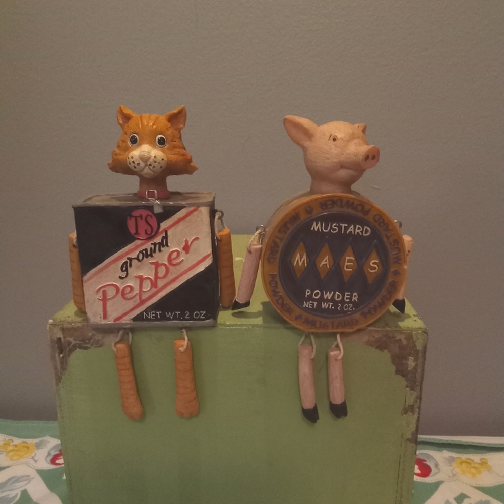 WMG Anthropomorphic shelf sitters spice critters